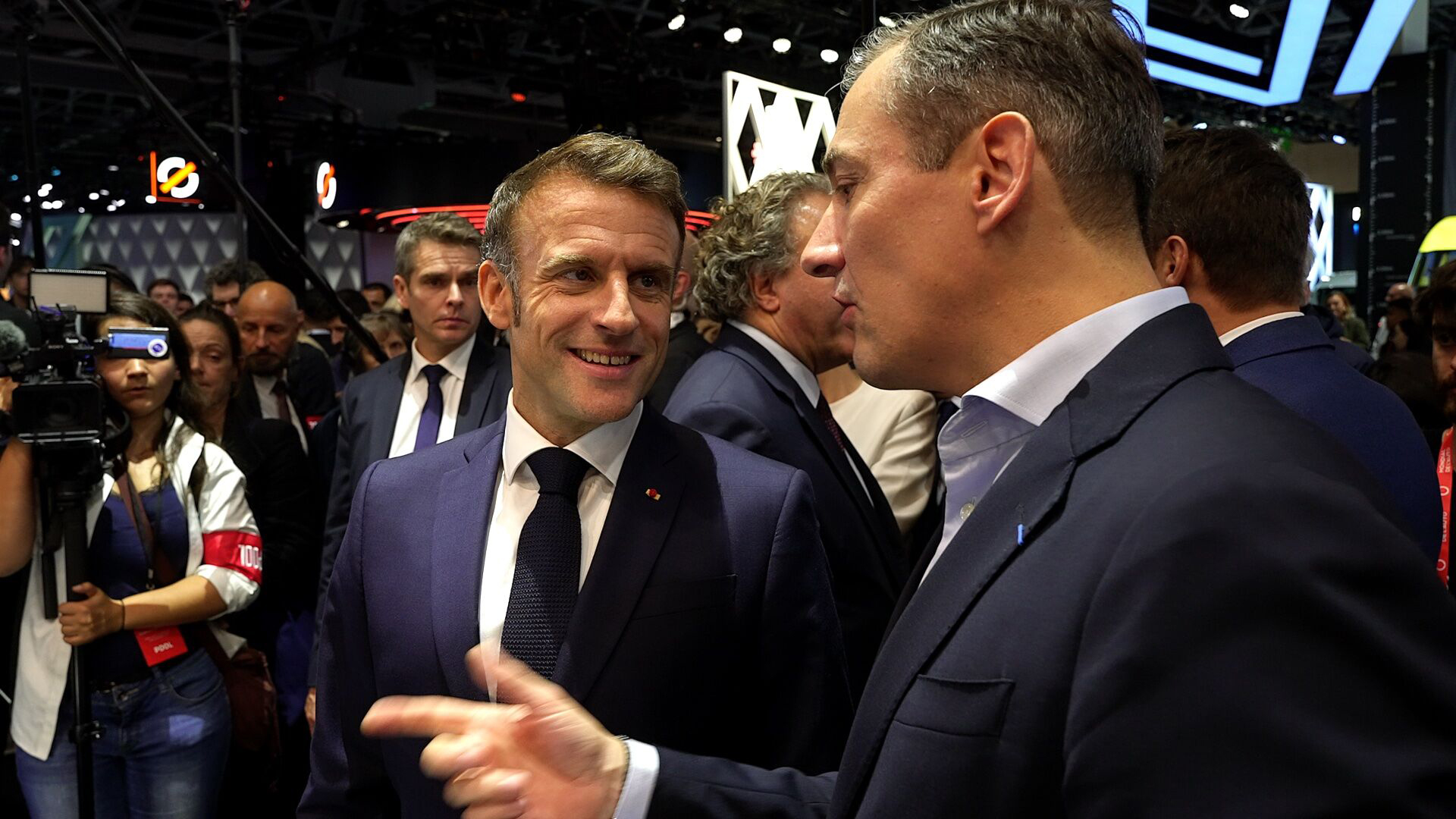 Emmanuel Macron avec François Ligier - Mondial de l'Automobile 2024